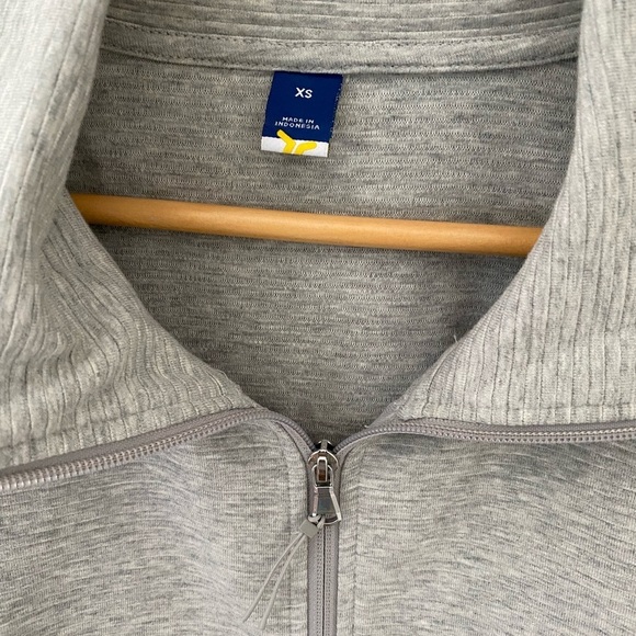 Old Navy Gray Full Zip Funnel Neck Ribbed Performance Jacket NWT Size XS - Picture 6 of 9